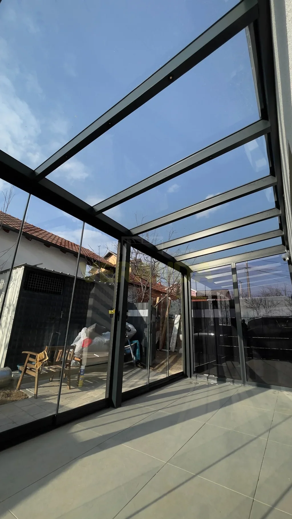 Veranda Xhami, pamja e brendshme drejt mbulojës