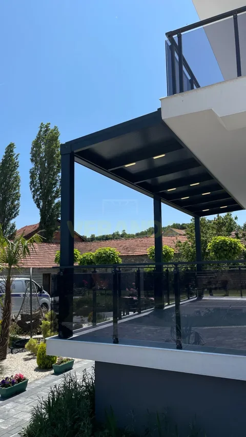 Veranda Paneli mbi terasë me ndriçim