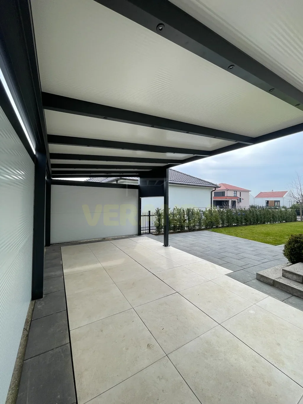 Veranda Paneli, pamja e brendshme me perde anësore